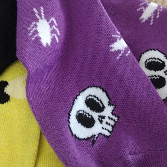 Beetlejuice Beetlejuice Halloween Printed 3 Pairs Mid Crew Socks NWT - Picture 9 of 14